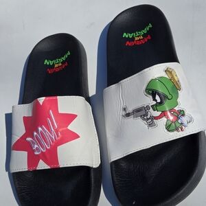 Vintage Marvin the Martian Slide Sandals Graphic Cartoon Black White Red Green